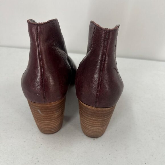 Lucky Brand JOAL 8M Peep Toe Ankle Booties Burgundy Leather V-Cut Stacked Heel - Picture 6 of 8